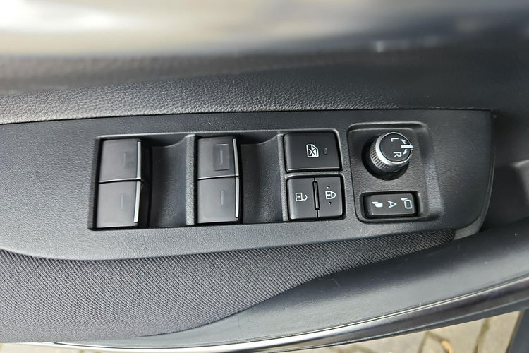 Toyota Corolla 1.8 HYBRID 122KM COMFORT TECH, salon Polska, gwarancja, FV23% zdjęcie 15