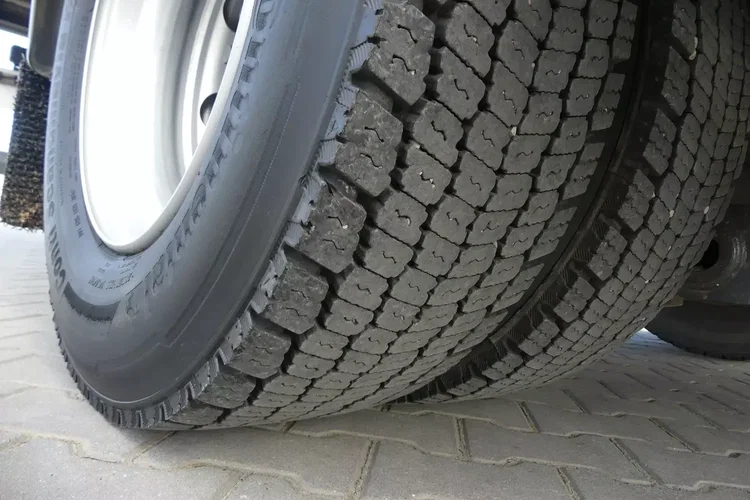 Mercedes ATEGO 1524 / KONTENER 7.60 + WINDA / EURO 6 / NISKI PRZEBIEG zdjęcie 17