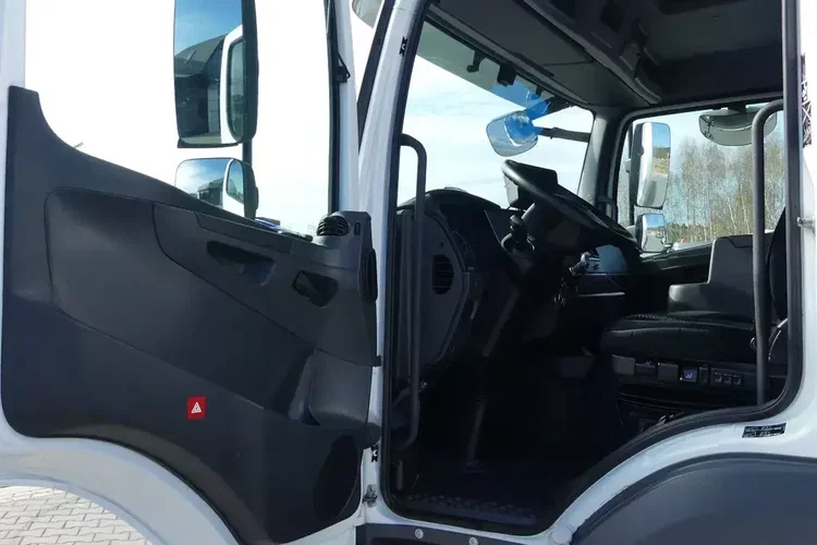 Mercedes ATEGO 1524 / KONTENER 7.60 + WINDA / EURO 6 / NISKI PRZEBIEG zdjęcie 24
