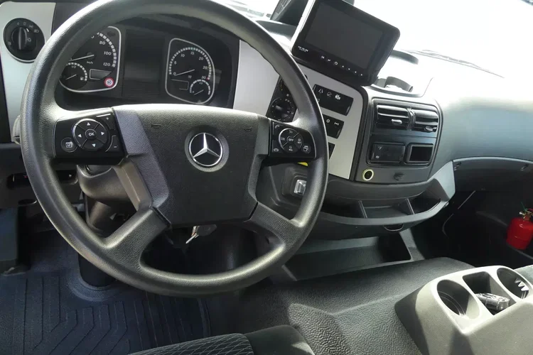 Mercedes ATEGO 1524 / KONTENER 7.60 + WINDA / EURO 6 / NISKI PRZEBIEG zdjęcie 26