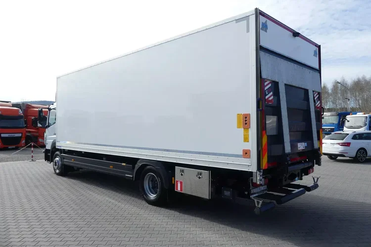 Mercedes ATEGO 1524 / KONTENER 7.60 + WINDA / EURO 6 / NISKI PRZEBIEG zdjęcie 5
