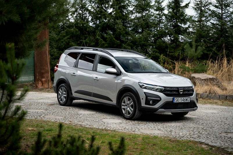 samochód osobowy Dacia zdjęcie 1