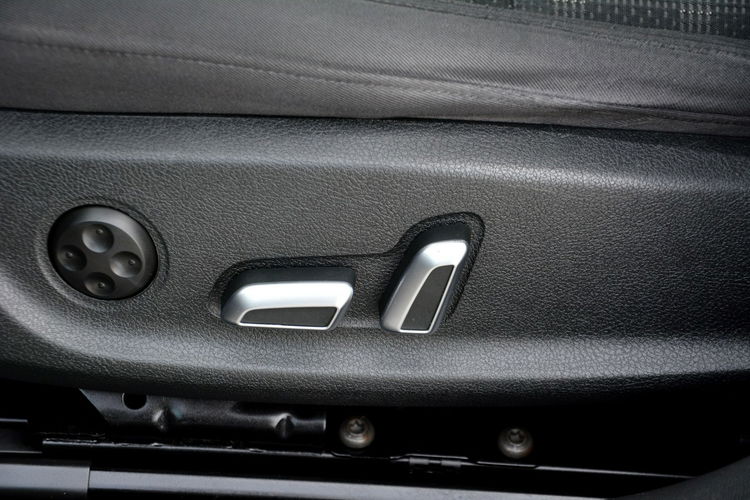A4 Lift S-line BLiS Ledy Navi MMi BI-Xenon Pamiec Foteli ASO AUDI  zdjęcie 35