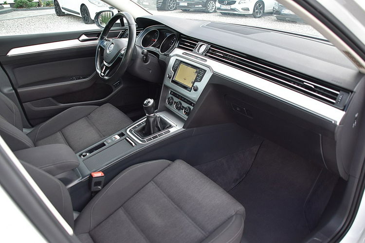 Volkswagen Passat Sedan Led Navi Pdc Szyber Gwarancja zdjęcie 13