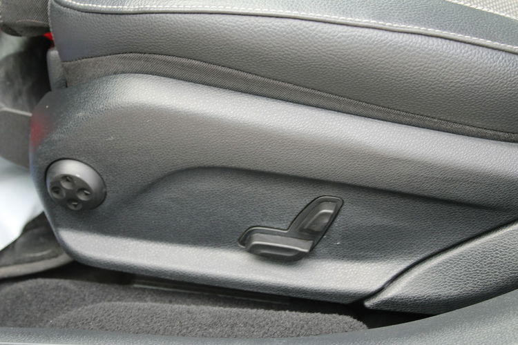 Mercedes E 220 AMG/Avantgarde 4-Matic Virtual Kamera zdjęcie 18