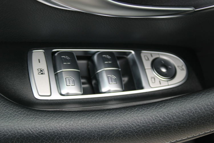 Mercedes E 220 AMG/Avantgarde 4-Matic Virtual Kamera zdjęcie 19