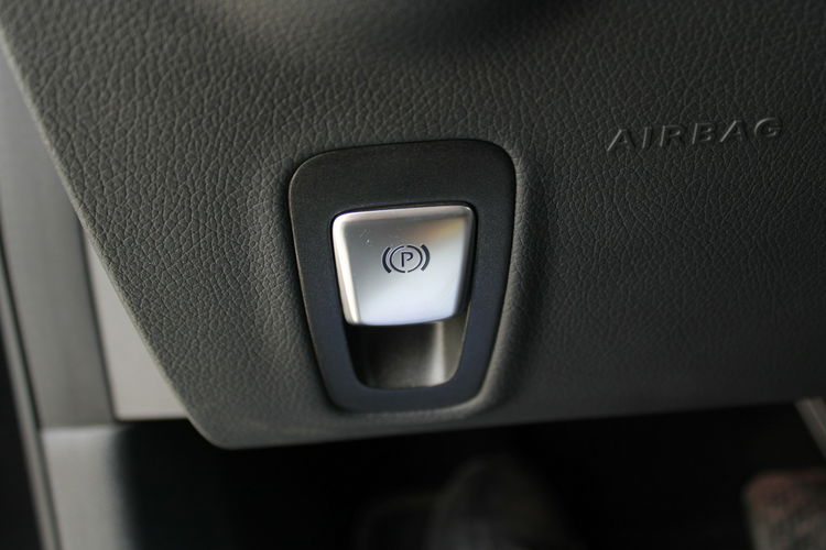 Mercedes E 220 AMG/Avantgarde 4-Matic Virtual Kamera zdjęcie 22