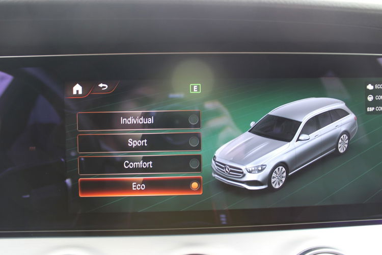 Mercedes E 220 AMG/Avantgarde 4-Matic Virtual Kamera zdjęcie 31