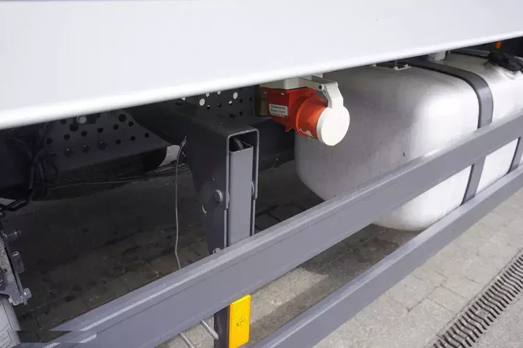 Mercedes Actros 1824 / Chłodnia 22 EPAL / Carrier Supra 1250 / kab. sypialna zdjęcie 11