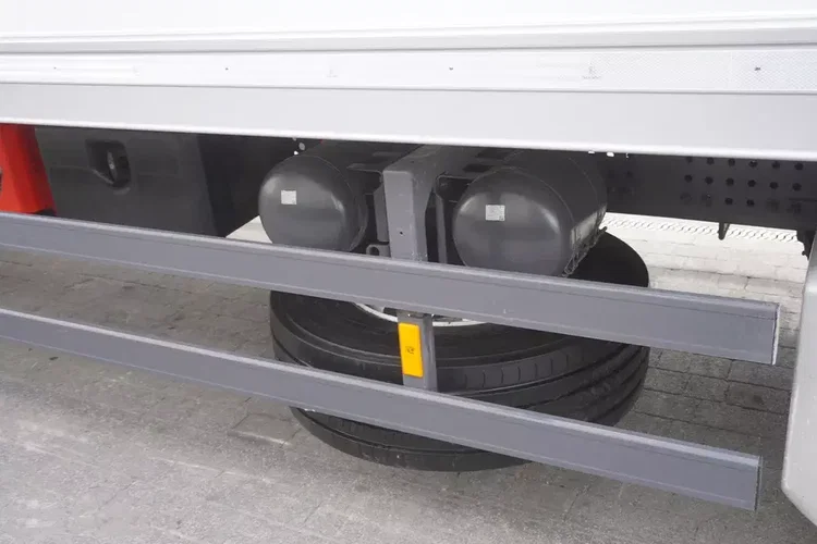 Mercedes Actros 1824 / Chłodnia 22 EPAL / Carrier Supra 1250 / kab. sypialna zdjęcie 14