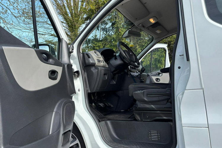 Renault Trafic 1.6 120KM 2017 186tys km Brygadówka 6osb Hak Klimatyzacja Tempomat zdjęcie 5