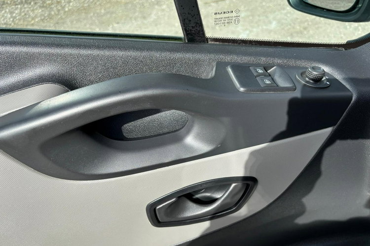 Renault Trafic 1.6 120KM 2017 186tys km Brygadówka 6osb Hak Klimatyzacja Tempomat zdjęcie 9