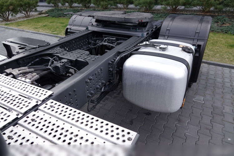 Mercedes AROCS 2051 / 4x4 /  97.000 KM / NISKA KABINA / WYSOKO ZAWIESZONY / EURO 6 / PO KONTRAKCIE SERWISOWYM  zdjęcie 13