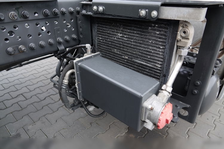 Mercedes AROCS 2051 / 4x4 /  97.000 KM / NISKA KABINA / WYSOKO ZAWIESZONY / EURO 6 / PO KONTRAKCIE SERWISOWYM  zdjęcie 18