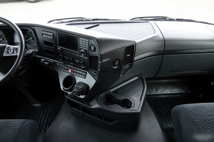 Mercedes AROCS 2051 / 4x4 /  97.000 KM / NISKA KABINA / WYSOKO ZAWIESZONY / EURO 6 / PO KONTRAKCIE SERWISOWYM  zdjęcie 34