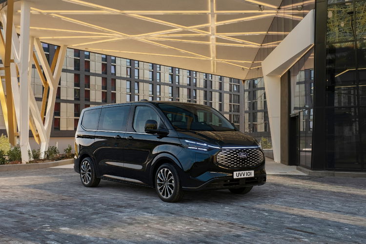 FORD Tourneo Custom 2.5 PHEV CVT 340 L2 Titanium X zdjęcie 1