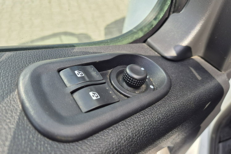 Master Renault Master 2.3 dCi 170KM /CHŁODNIA /IZOTERMA /WINDA SKŁADANA 600KG zdjęcie 19