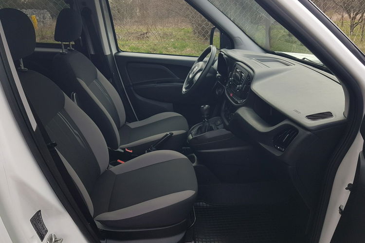 Fiat Doblo MAXI 5 OSÓB DŁUGI KLIMA 6-BIEGÓW KRAJOWY I-WŁAŚCICIEL FAKTURA VAT zdjęcie 22