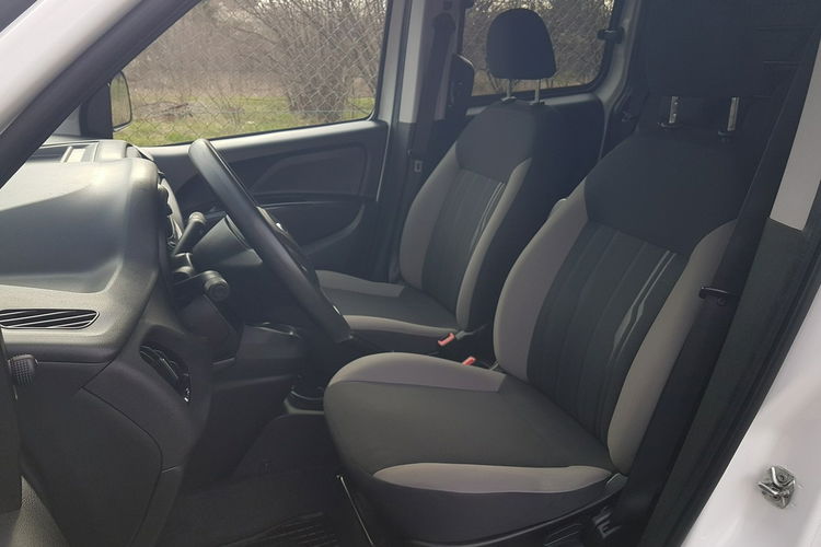 Fiat Doblo MAXI 5 OSÓB DŁUGI KLIMA 6-BIEGÓW KRAJOWY I-WŁAŚCICIEL FAKTURA VAT zdjęcie 7