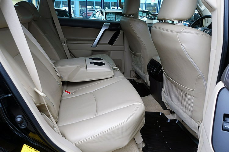 Toyota Land Cruiser 3 Lata GWARANCJA 4x4 Kraj Bezwypadkowy NOWY MODEL Skóra+Led 4x2 zdjęcie 12