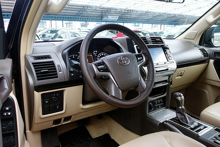 Toyota Land Cruiser 3 Lata GWARANCJA 4x4 Kraj Bezwypadkowy NOWY MODEL Skóra+Led 4x2 zdjęcie 16