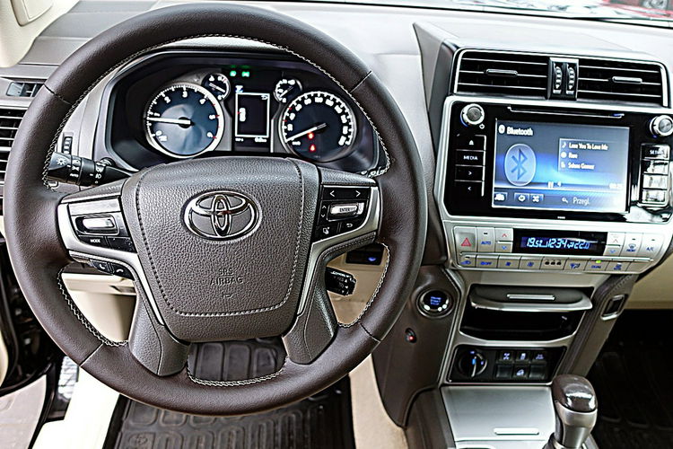 Toyota Land Cruiser 3 Lata GWARANCJA 4x4 Kraj Bezwypadkowy NOWY MODEL Skóra+Led 4x2 zdjęcie 18