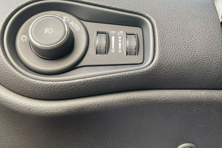 Jeep Renegade 2.4 i automat 4x4 ledy kamera xenon zamiana 1. Rok gwarancji zdjęcie 17