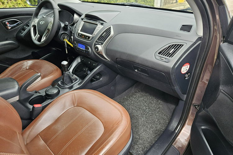 Hyundai ix35 Climatronic / Nawigacja / Podgrzewane fotele / Skóra , itd zdjęcie 11