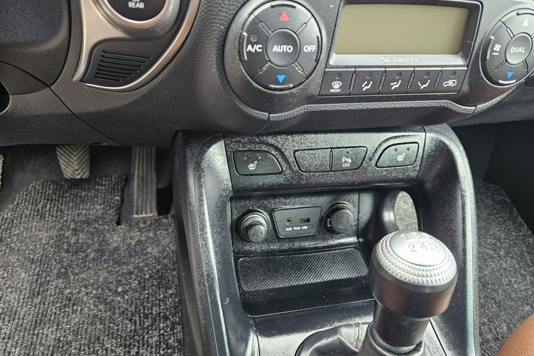 Hyundai ix35 Climatronic / Nawigacja / Podgrzewane fotele / Skóra , itd zdjęcie 7