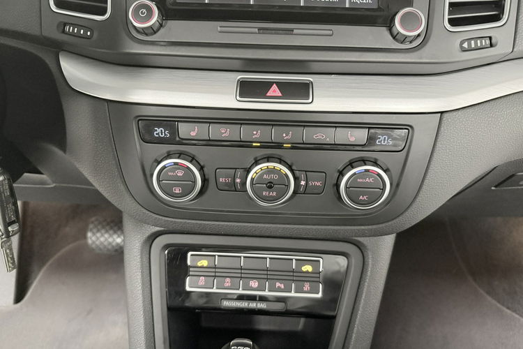 Volkswagen Sharan 2.0 TDI 177PS +DSG"KARAT Exclusive"7-Osobowy BiXenon NAVI Skóry NIEMCY zdjęcie 24