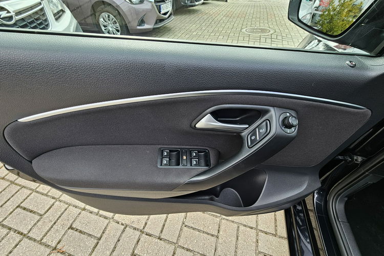 Volkswagen Polo radar, grzane fotele, alu, tempomat, klimatronik zdjęcie 15
