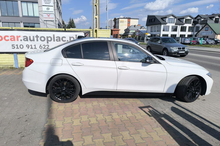BMW 320 2.0d 163KM Automat Navi Szyberdach zdjęcie 3