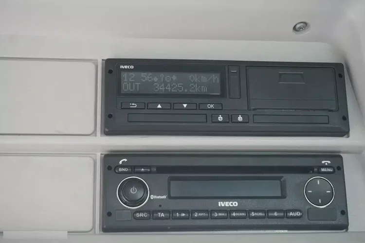 Iveco Stralis 310 / 34 tys. km / HDS Fassi 4t 400 MTH / Burtowy zdjęcie 2