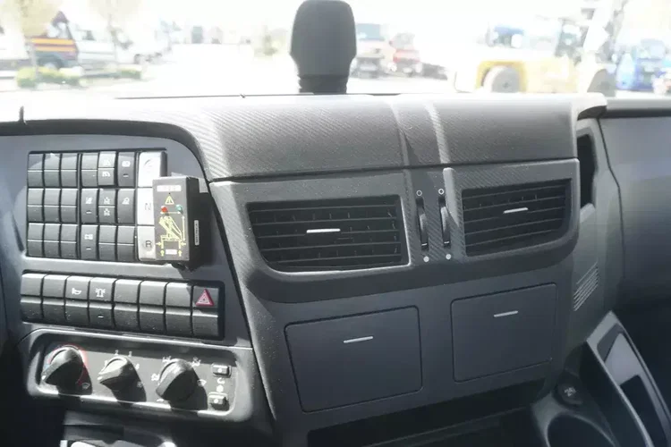 Iveco Stralis 310 / 34 tys. km / HDS Fassi 4t 400 MTH / Burtowy zdjęcie 26