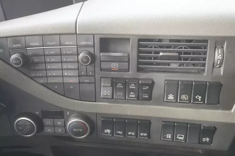 Volvo FH16 750 8x4 / 750 KM / 20 t ładowności / zabudowa z kłonicami zdjęcie 19