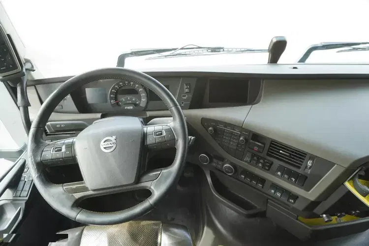 Volvo FH16 750 8x4 / 750 KM / 20 t ładowności / zabudowa z kłonicami zdjęcie 23