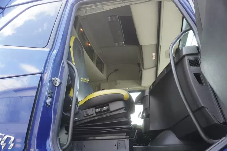 Volvo FH16 750 8x4 / 750 KM / 20 t ładowności / zabudowa z kłonicami zdjęcie 29