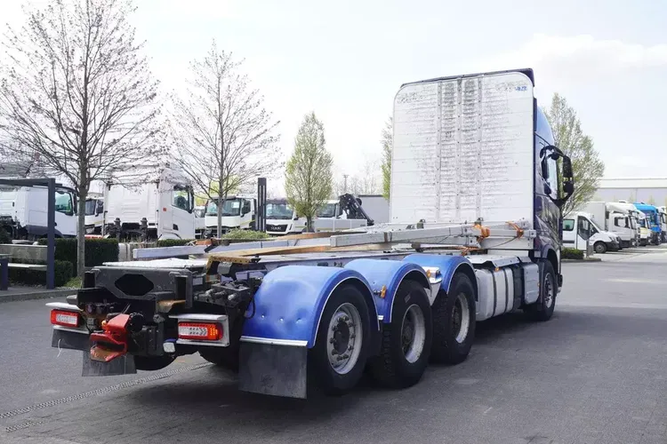 Volvo FH16 750 8x4 / 750 KM / 20 t ładowności / zabudowa z kłonicami zdjęcie 7