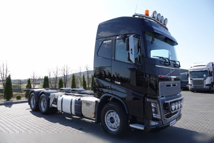 Volvo FH 16 / 750 KM / 6X4 / RAMA DŁ. 8 M / 373 TYS. KM  / DO ZABUDOWY zdjęcie 10