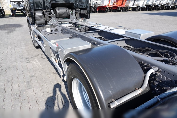 Volvo FH 16 / 750 KM / 6X4 / RAMA DŁ. 8 M / 373 TYS. KM  / DO ZABUDOWY zdjęcie 16