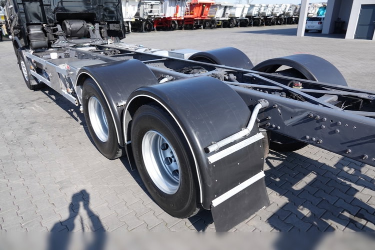 Volvo FH 16 / 750 KM / 6X4 / RAMA DŁ. 8 M / 373 TYS. KM  / DO ZABUDOWY zdjęcie 17