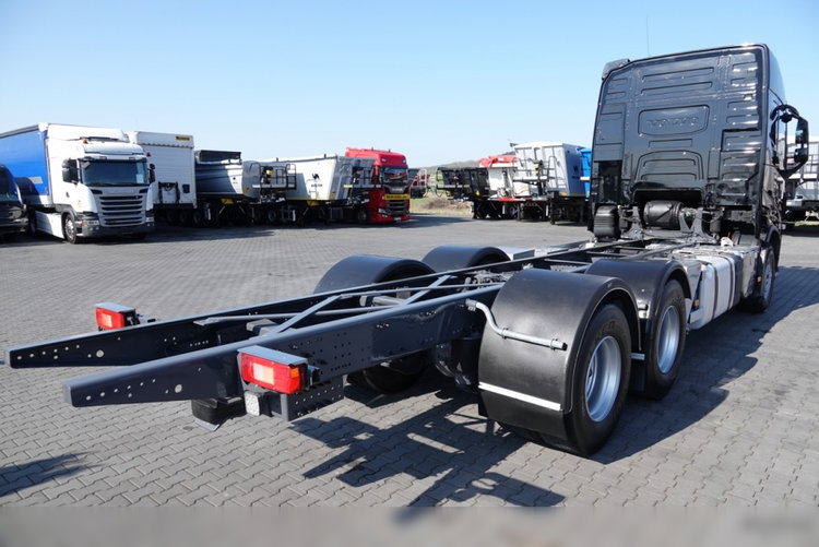 Volvo FH 16 / 750 KM / 6X4 / RAMA DŁ. 8 M / 373 TYS. KM  / DO ZABUDOWY zdjęcie 19