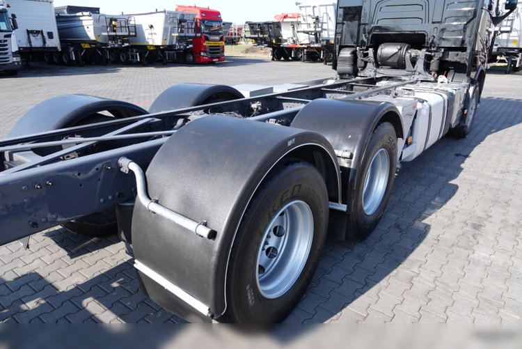 Volvo FH 16 / 750 KM / 6X4 / RAMA DŁ. 8 M / 373 TYS. KM  / DO ZABUDOWY zdjęcie 20