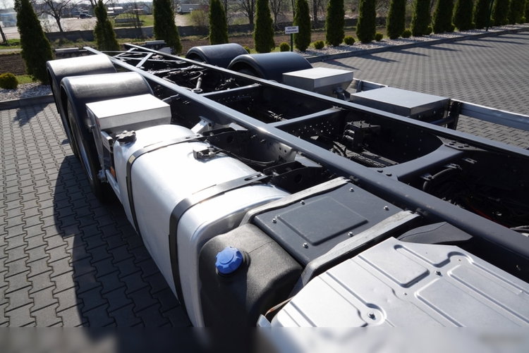 Volvo FH 16 / 750 KM / 6X4 / RAMA DŁ. 8 M / 373 TYS. KM  / DO ZABUDOWY zdjęcie 23