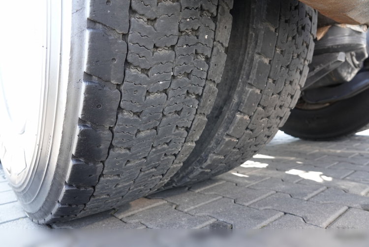 Volvo FH 16 / 750 KM / 6X4 / RAMA DŁ. 8 M / 373 TYS. KM  / DO ZABUDOWY zdjęcie 27