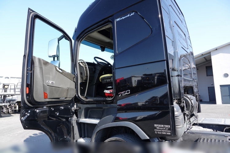 Volvo FH 16 / 750 KM / 6X4 / RAMA DŁ. 8 M / 373 TYS. KM  / DO ZABUDOWY zdjęcie 31