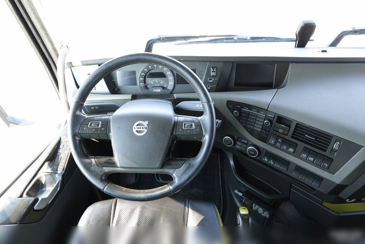 Volvo FH 16 / 750 KM / 6X4 / RAMA DŁ. 8 M / 373 TYS. KM  / DO ZABUDOWY zdjęcie 38