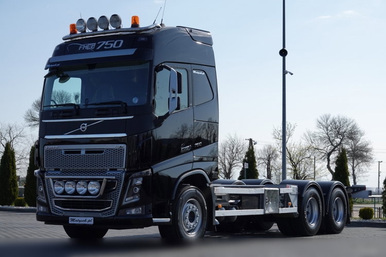 Volvo FH 16 / 750 KM / 6X4 / RAMA DŁ. 8 M / 373 TYS. KM  / DO ZABUDOWY zdjęcie 3
