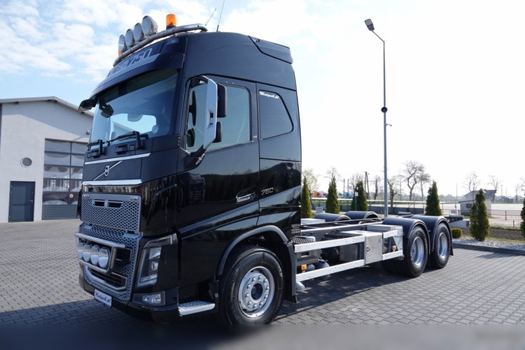 Volvo FH 16 / 750 KM / 6X4 / RAMA DŁ. 8 M / 373 TYS. KM  / DO ZABUDOWY zdjęcie 4