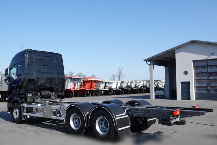 Volvo FH 16 / 750 KM / 6X4 / RAMA DŁ. 8 M / 373 TYS. KM  / DO ZABUDOWY zdjęcie 6